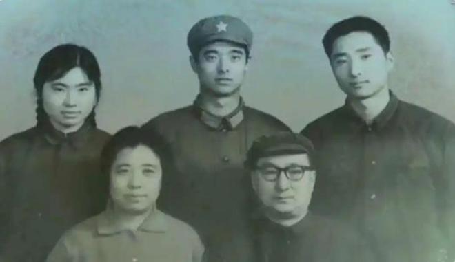 本71岁的陈佩斯终于扬眉吐气！和央视硬刚宁可退圈也不讨好资(图8)