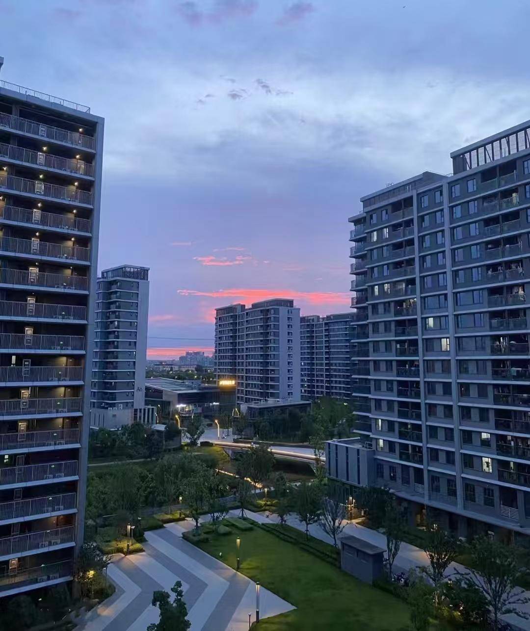 套户型丨最新房价+户型图+小区环境+配套+资讯+地铁距离+售楼处电话+一房一价保利天奕 (上海)网站-2025楼盘评测_上海浦东保利天奕 2025最新价格配(图4)