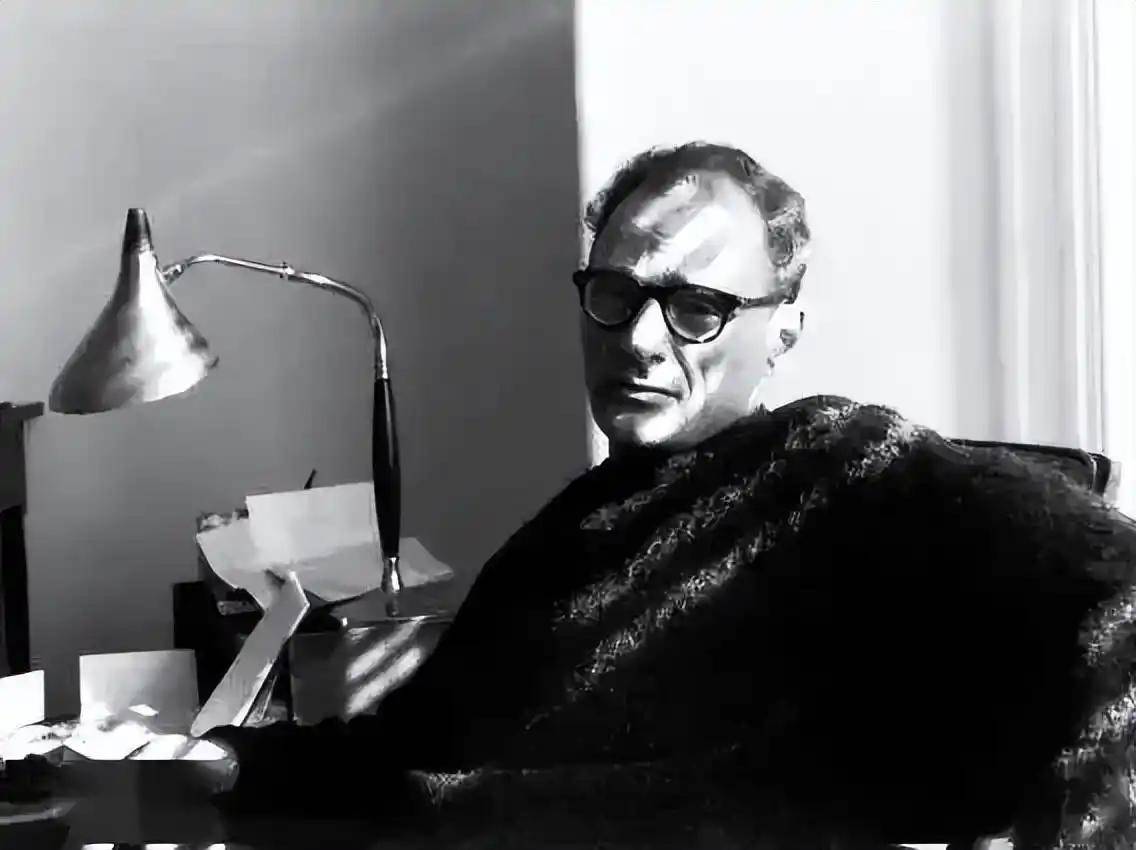 ：美国梦的祭坛与消费社会的破产再读阿瑟·米勒的《推销员之死》(图4)